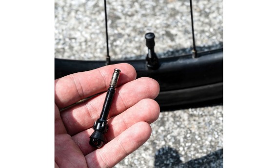 Нипель для бескамерки LEZYNE CLIK TLR VALVE PRO