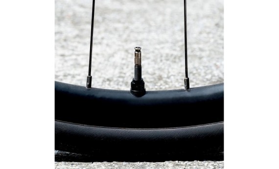 Нипель для бескамерки LEZYNE CLIK TLR VALVE PRO