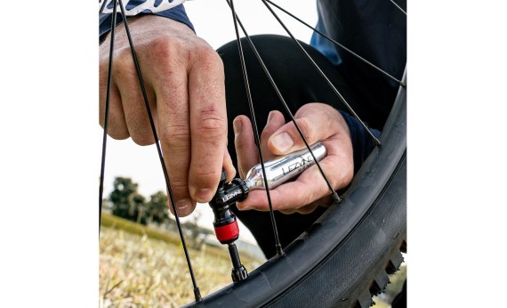 Насос Lezyne CLIK DRIVE CO2 + 20G CO2